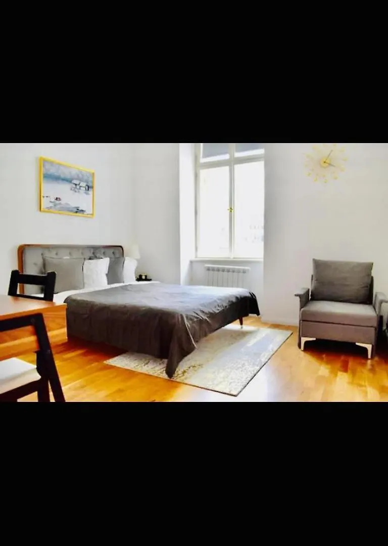 Beautiful 1-Bed Studio Prague 0*,